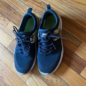 Black shoes sneaker s